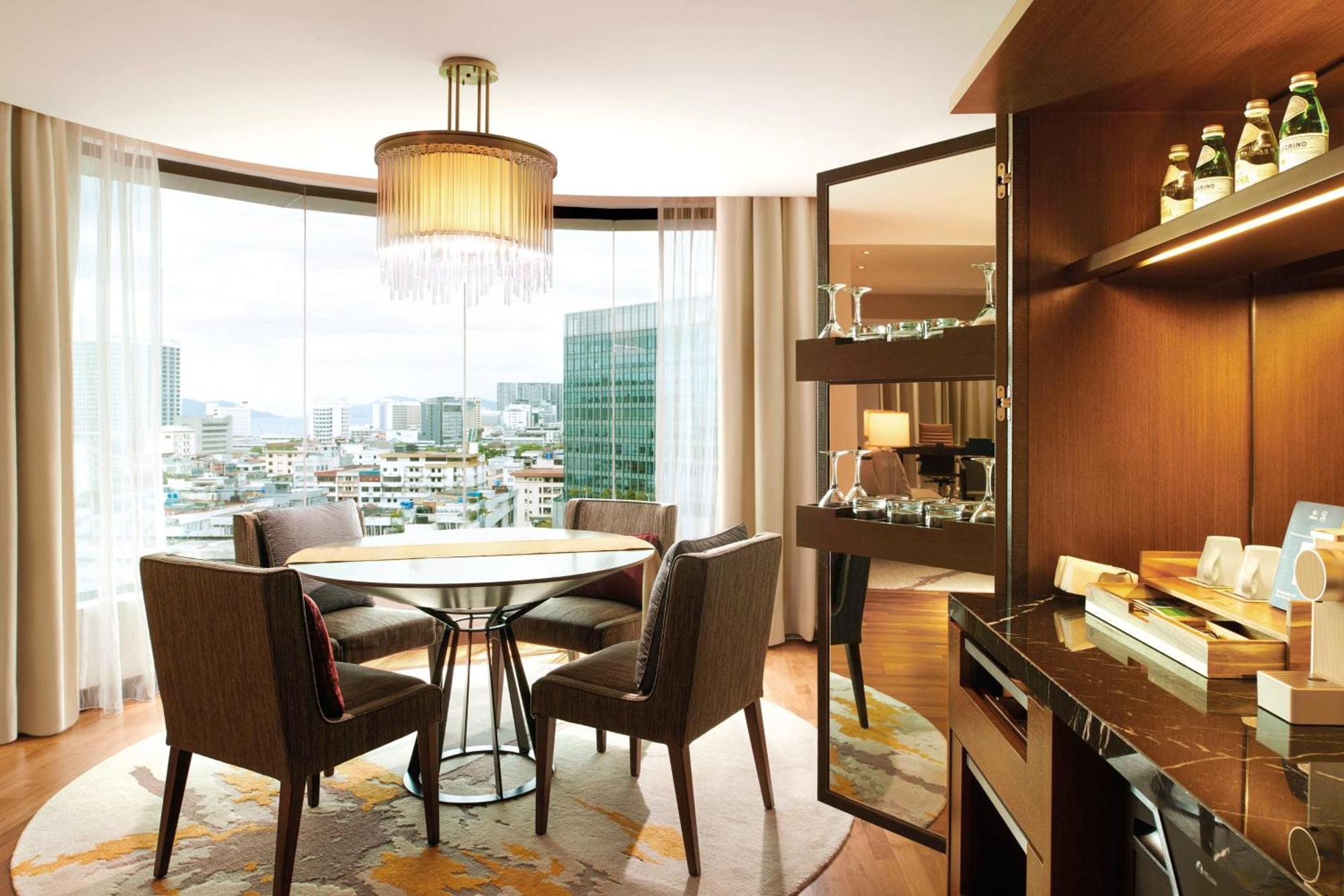Hilton Hotel 5*